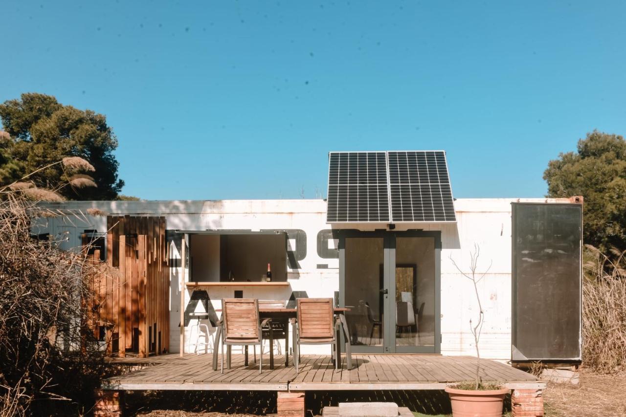 Cooltainer Retreat: Sustainable Coastal Forest Tiny House Near Barcelona Castelldefels Dış mekan fotoğraf