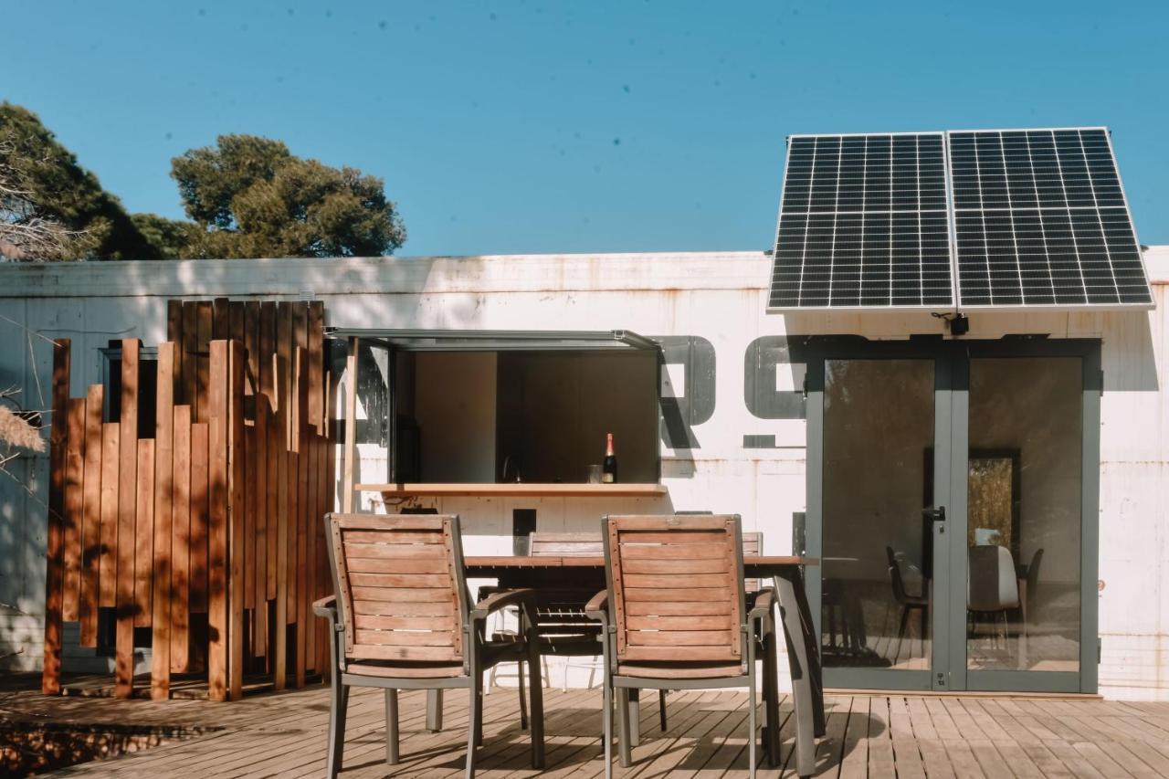 Cooltainer Retreat: Sustainable Coastal Forest Tiny House Near Barcelona Castelldefels Dış mekan fotoğraf