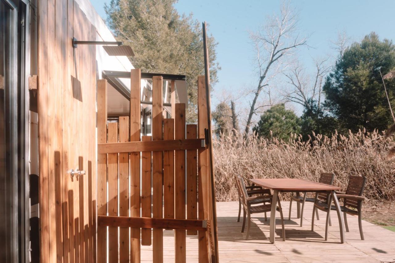 Cooltainer Retreat: Sustainable Coastal Forest Tiny House Near Barcelona Castelldefels Dış mekan fotoğraf